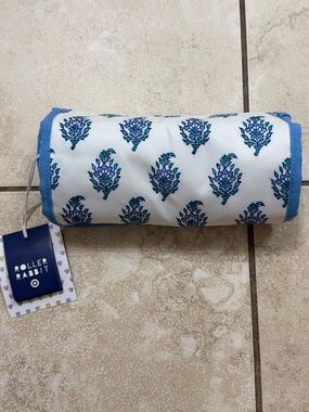 Roller Rabbit x Target Blue Bouquet Soft Roll Jewelry Case new sold out viral